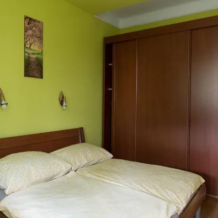 Flora Lelle Apartment